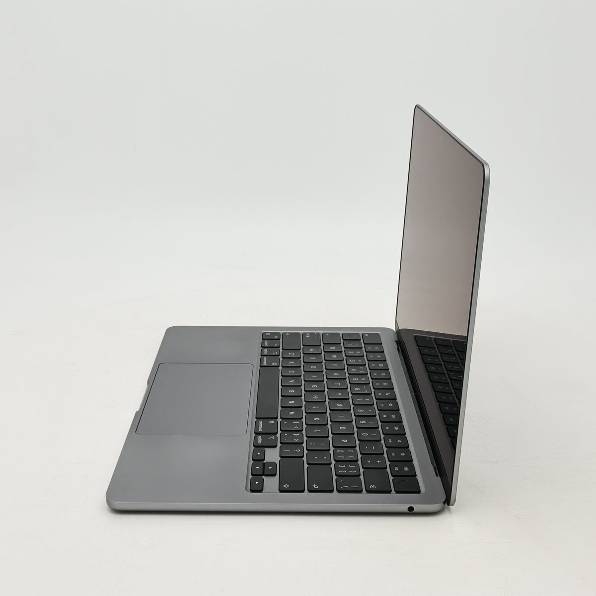 95新 Apple MacBook Air 22年 13寸 M2（8+8核） 16G RAM 256G SSD 深空灰色