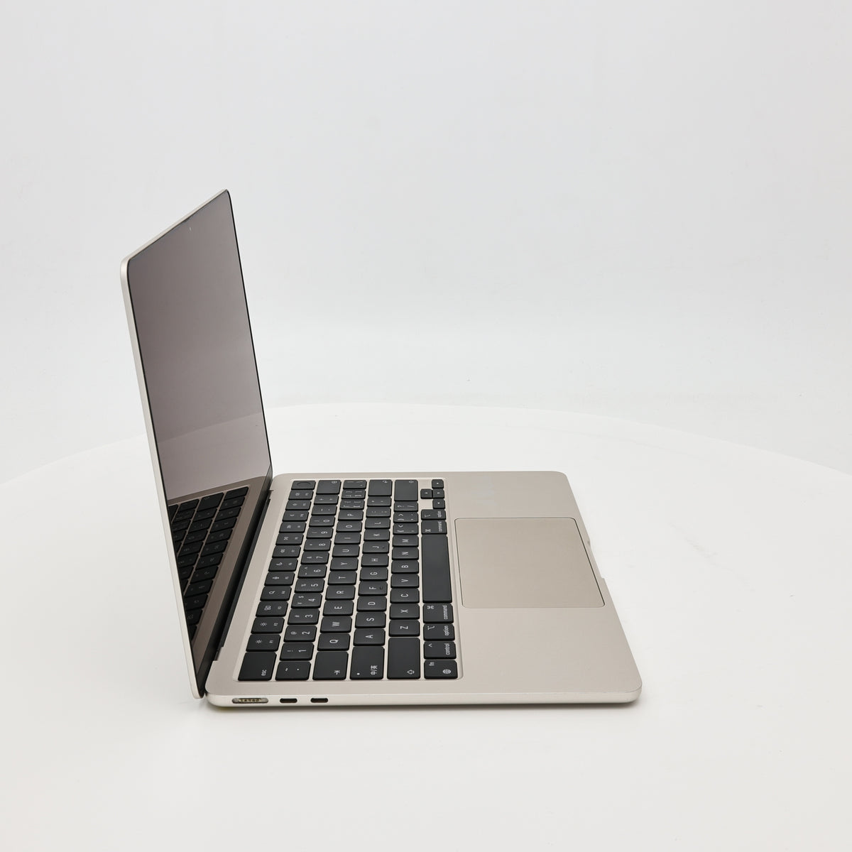 95新 Apple MacBook Air 22年 13寸 M2（8+10核） 8G RAM 512G SSD 星光色