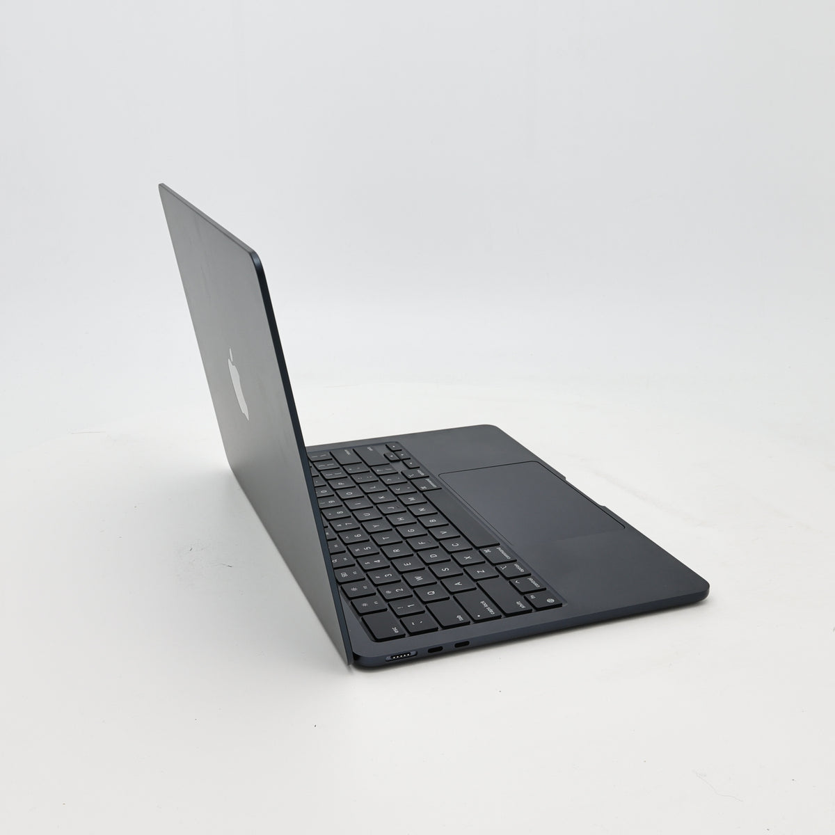 95新 Apple MacBook Air 22年 13寸 M2（8+8核） 8G RAM 256G SSD 午夜色