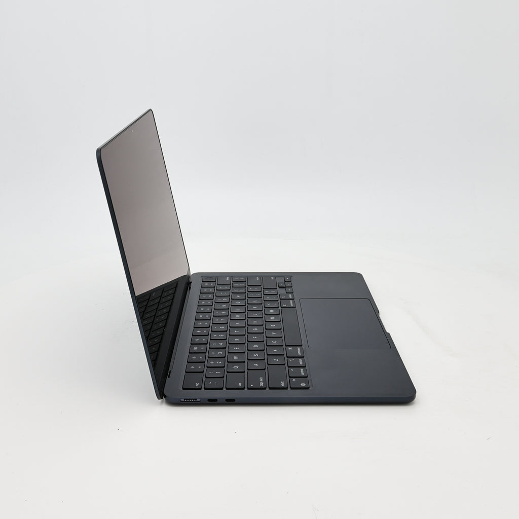 95新 Apple MacBook Air 22年 13寸 M2（8+8核） 8G RAM 256G SSD 午夜色