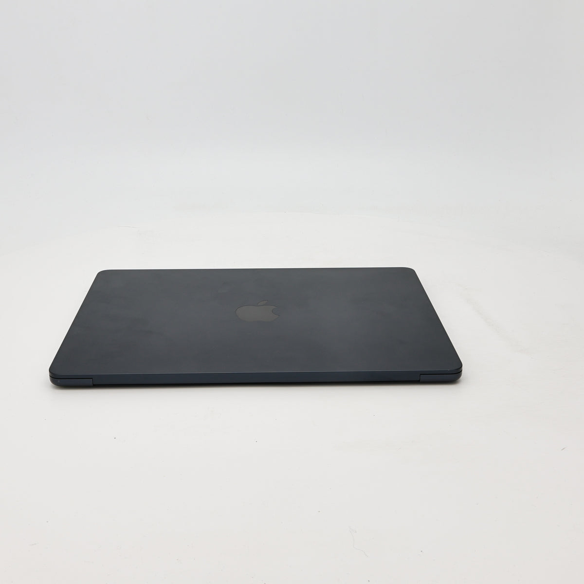 95新 Apple MacBook Air 22年 13寸 M2（8+8核） 8G RAM 256G SSD 午夜色