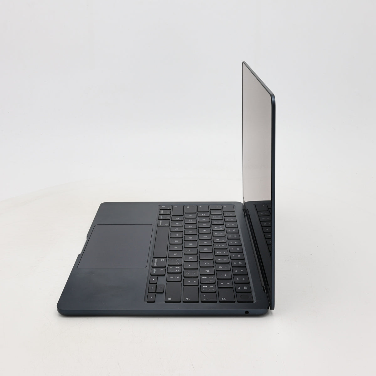 95新 Apple MacBook Air 22年 13寸 M2（8+8核） 8G RAM 256G SSD 午夜色