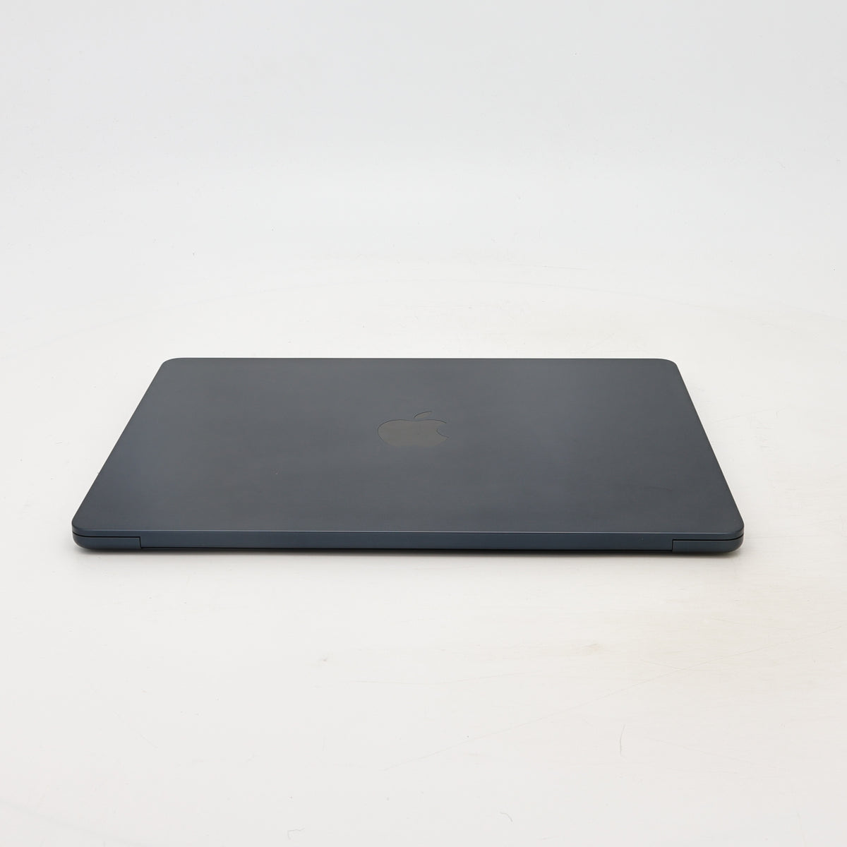 95新 Apple MacBook Air 22年 13寸 M2（8+8核） 8G RAM 256G SSD 午夜色