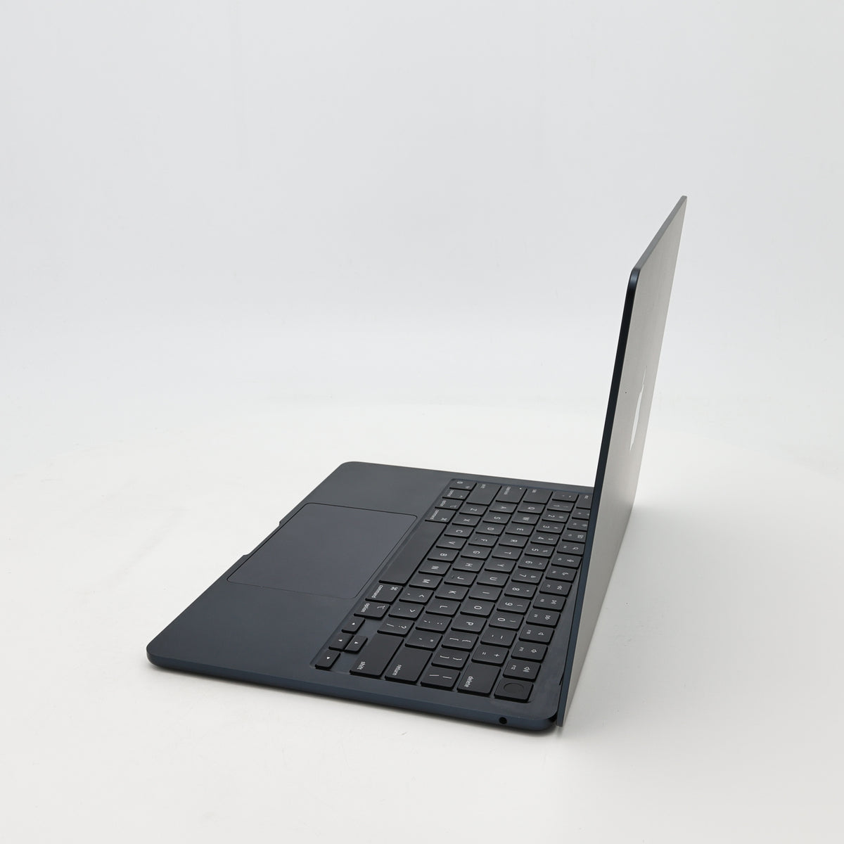 95新 Apple MacBook Air 22年 13寸 M2（8+8核） 8G RAM 256G SSD 午夜色