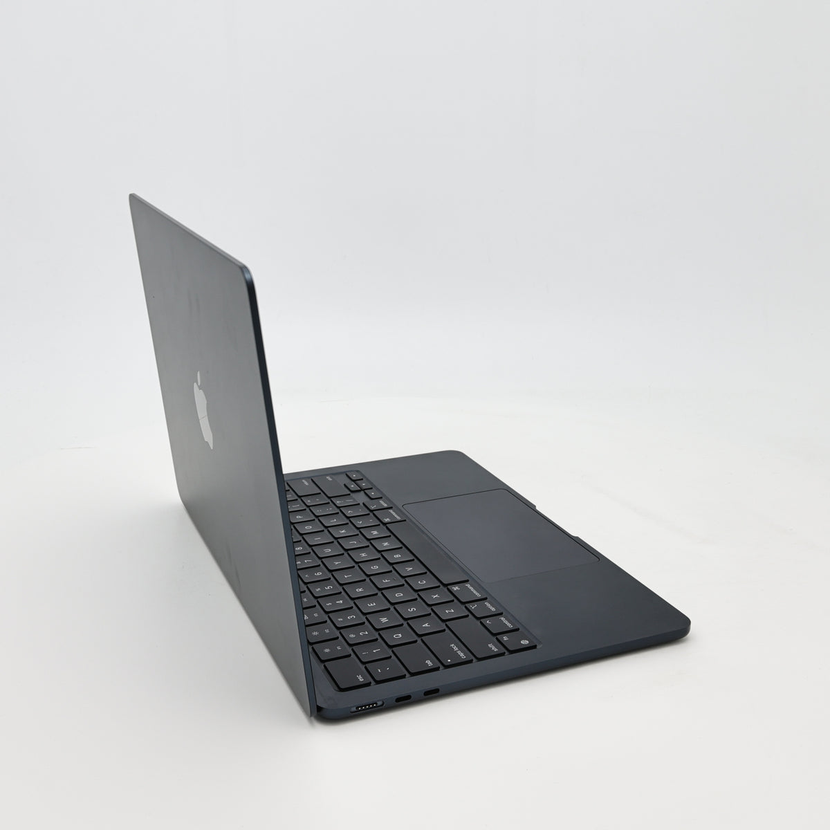 95新 Apple MacBook Air 22年 13寸 M2（8+8核） 8G RAM 256G SSD 午夜色