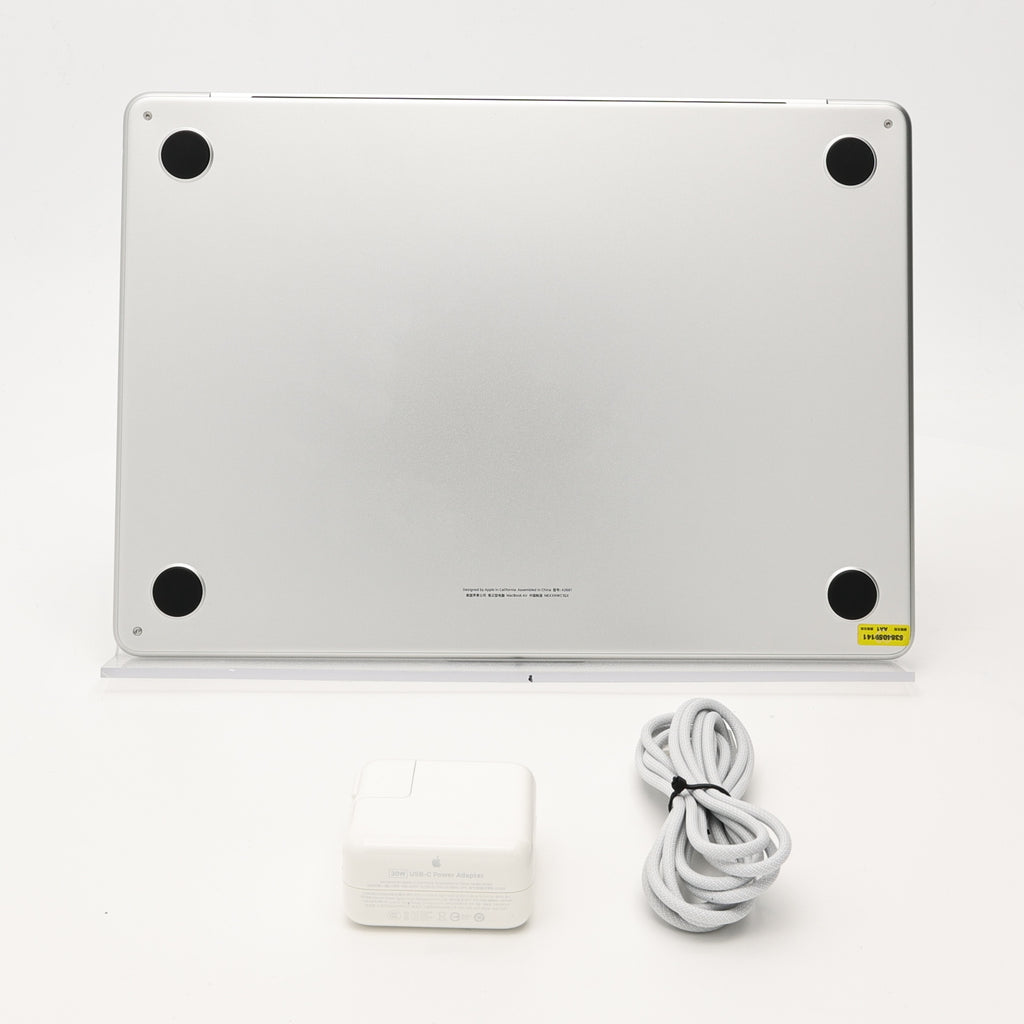 99新 Apple MacBook Air 22年 13寸 M2（8+8核） 8G RAM 256G SSD 銀色
