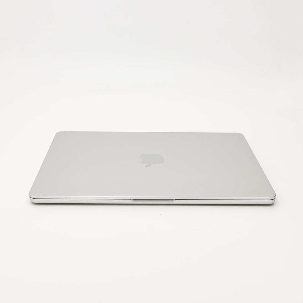 99新 Apple MacBook Air 22年 13寸 M2（8+8核） 8G RAM 256G SSD 銀色