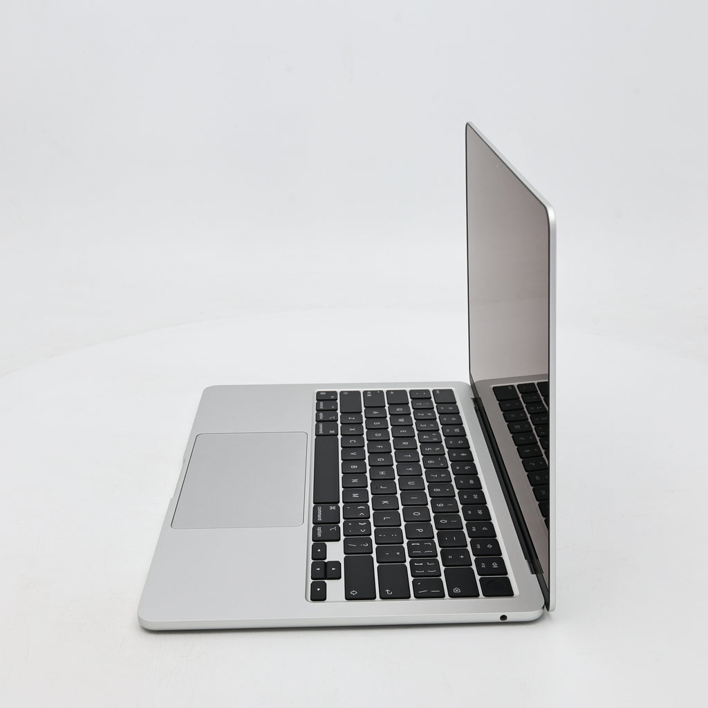 95新 Apple MacBook Air 22年 13寸 M2（8+8核） 8G RAM 256G SSD 銀色