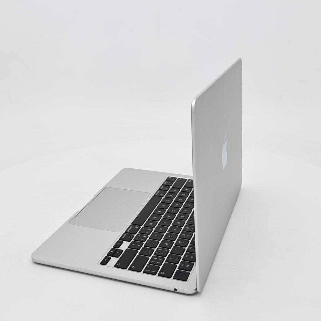 95新 Apple MacBook Air 22年 13寸 M2（8+8核） 8G RAM 256G SSD 銀色