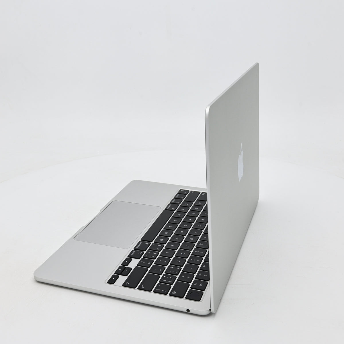 95新 Apple MacBook Air 22年 13寸 M2（8+8核） 8G RAM 256G SSD 銀色