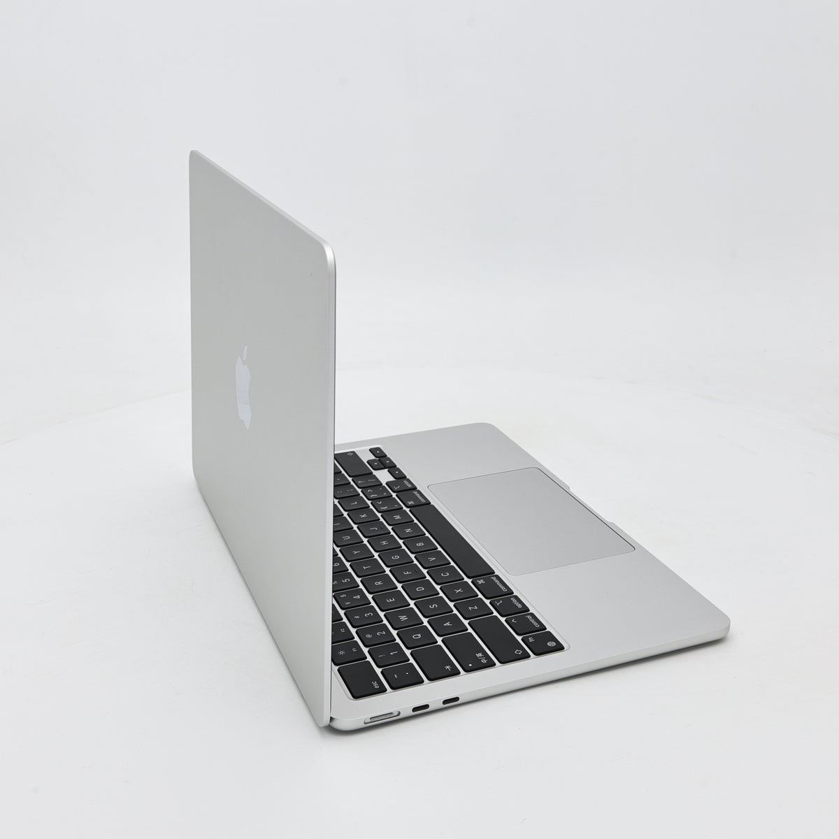 95新 Apple MacBook Air 22年 13寸 M2（8+8核） 8G RAM 256G SSD 銀色