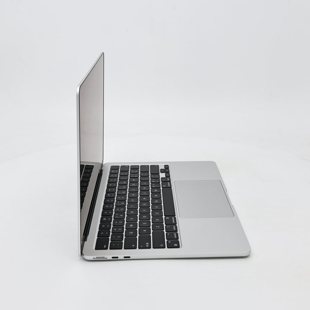 95新 Apple MacBook Air 22年 13寸 M2（8+8核） 8G RAM 256G SSD 銀色
