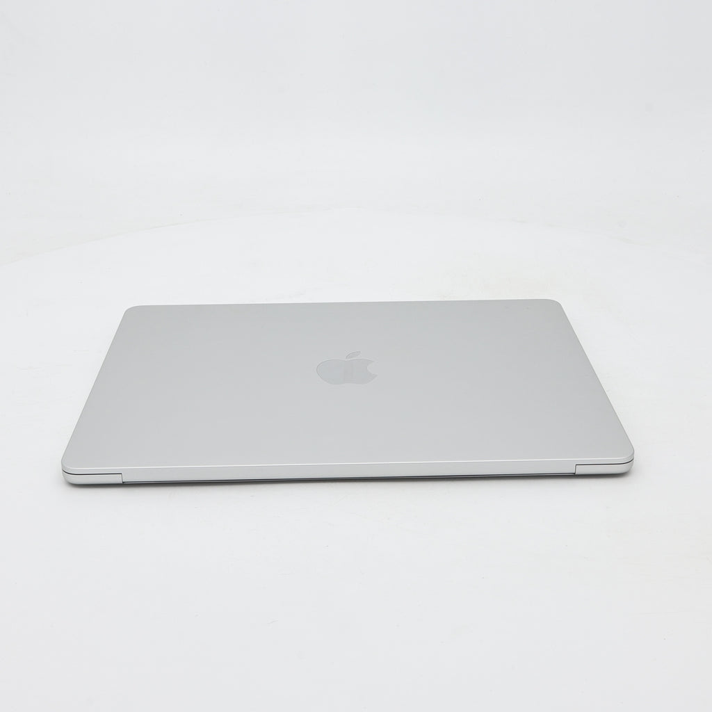 95新 Apple MacBook Air 22年 13寸 M2（8+8核） 8G RAM 256G SSD 銀色