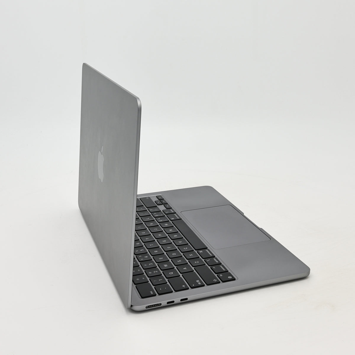 95新 Apple MacBook Air 22年 13寸 M2（8+8核） 8G RAM 256G SSD 深空灰色