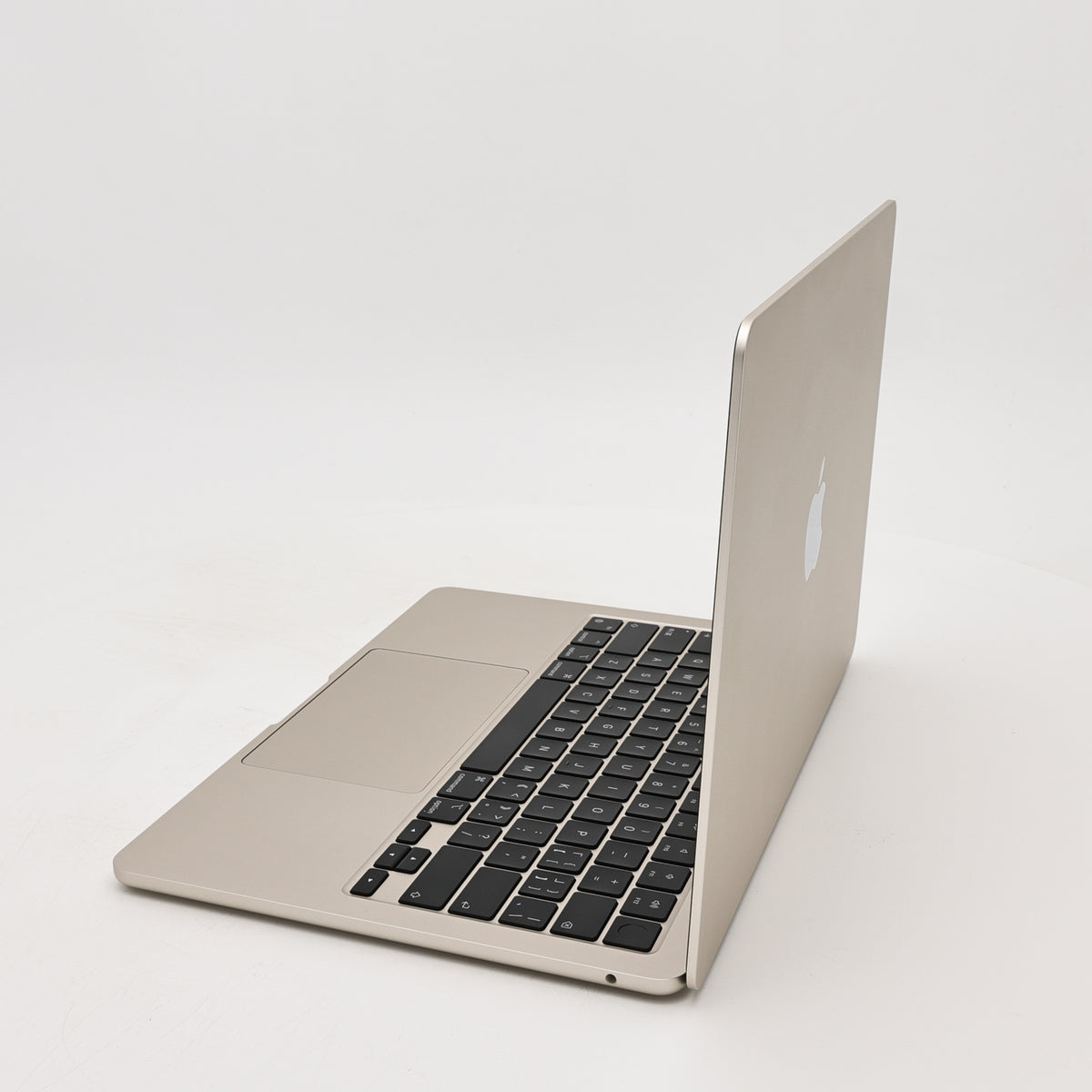 95新 Apple MacBook Air 24年 13寸 M3（8+8核） 8G RAM 256G SSD 星光色