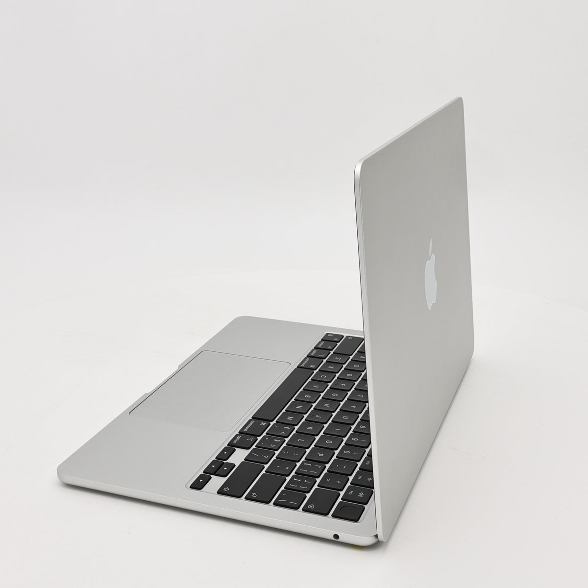 99新 Apple MacBook Air 22年 13寸 M2（8+8核） 8G RAM 256G SSD 銀色