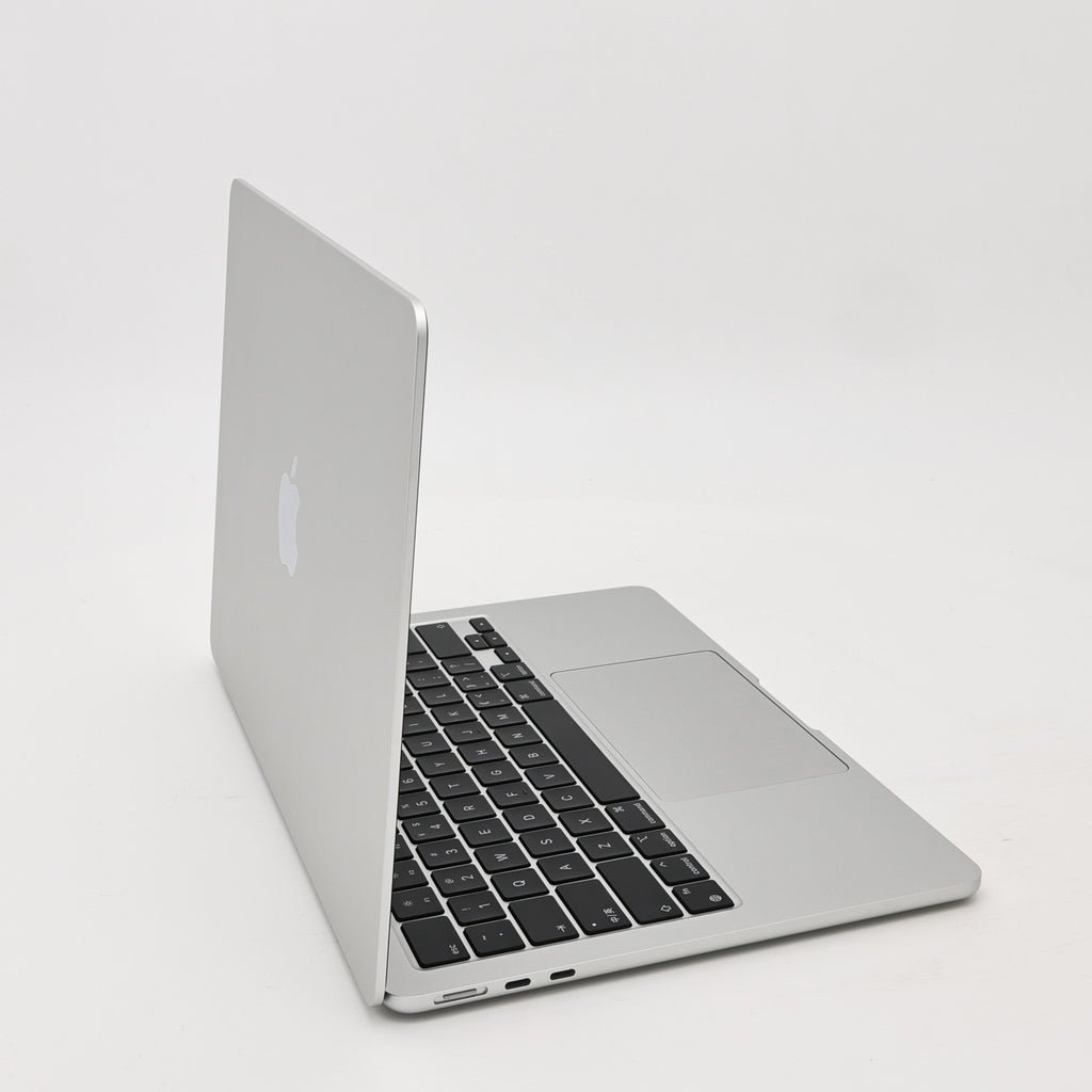 99新 Apple MacBook Air 22年 13寸 M2（8+8核） 8G RAM 256G SSD 銀色
