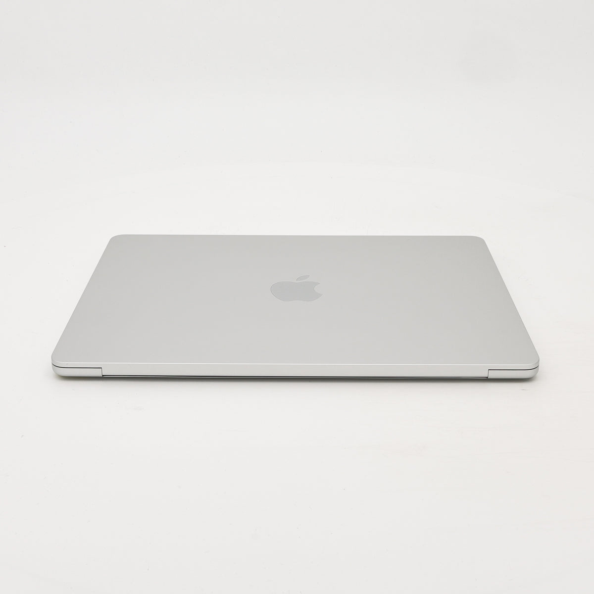 99新 Apple MacBook Air 22年 13寸 M2（8+8核） 8G RAM 256G SSD 銀色