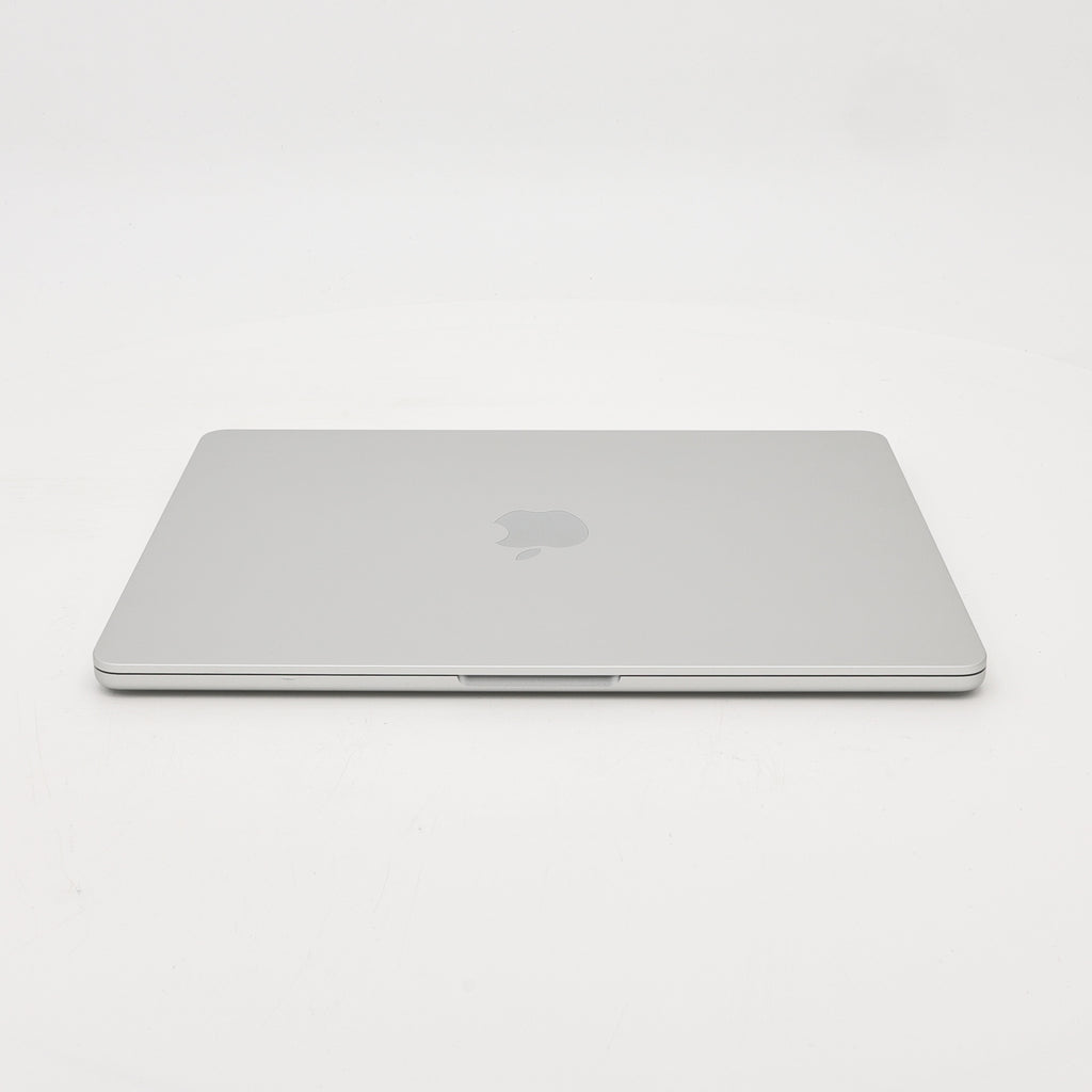99新 Apple MacBook Air 22年 13寸 M2（8+8核） 8G RAM 256G SSD 銀色