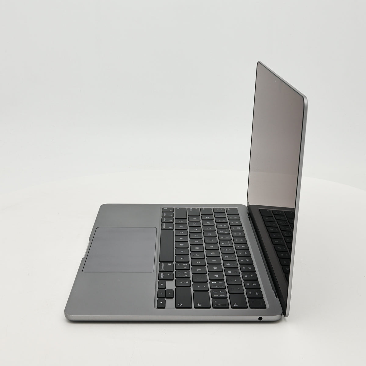 95新 Apple MacBook Air 22年 13寸 M2（8+8核） 8G RAM 256G SSD 深空灰色