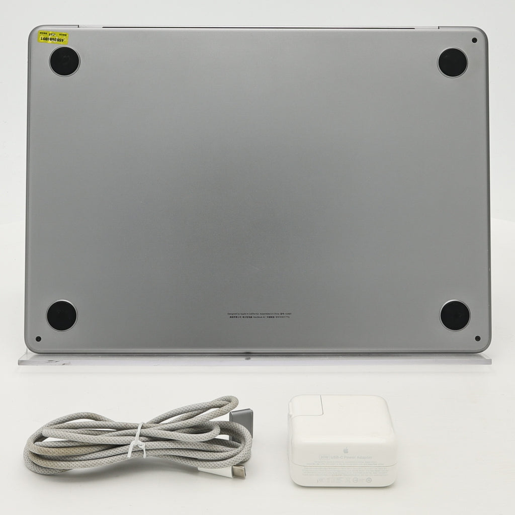 95新 Apple MacBook Air 22年 13寸 M2（8+8核） 8G RAM 256G SSD 深空灰色