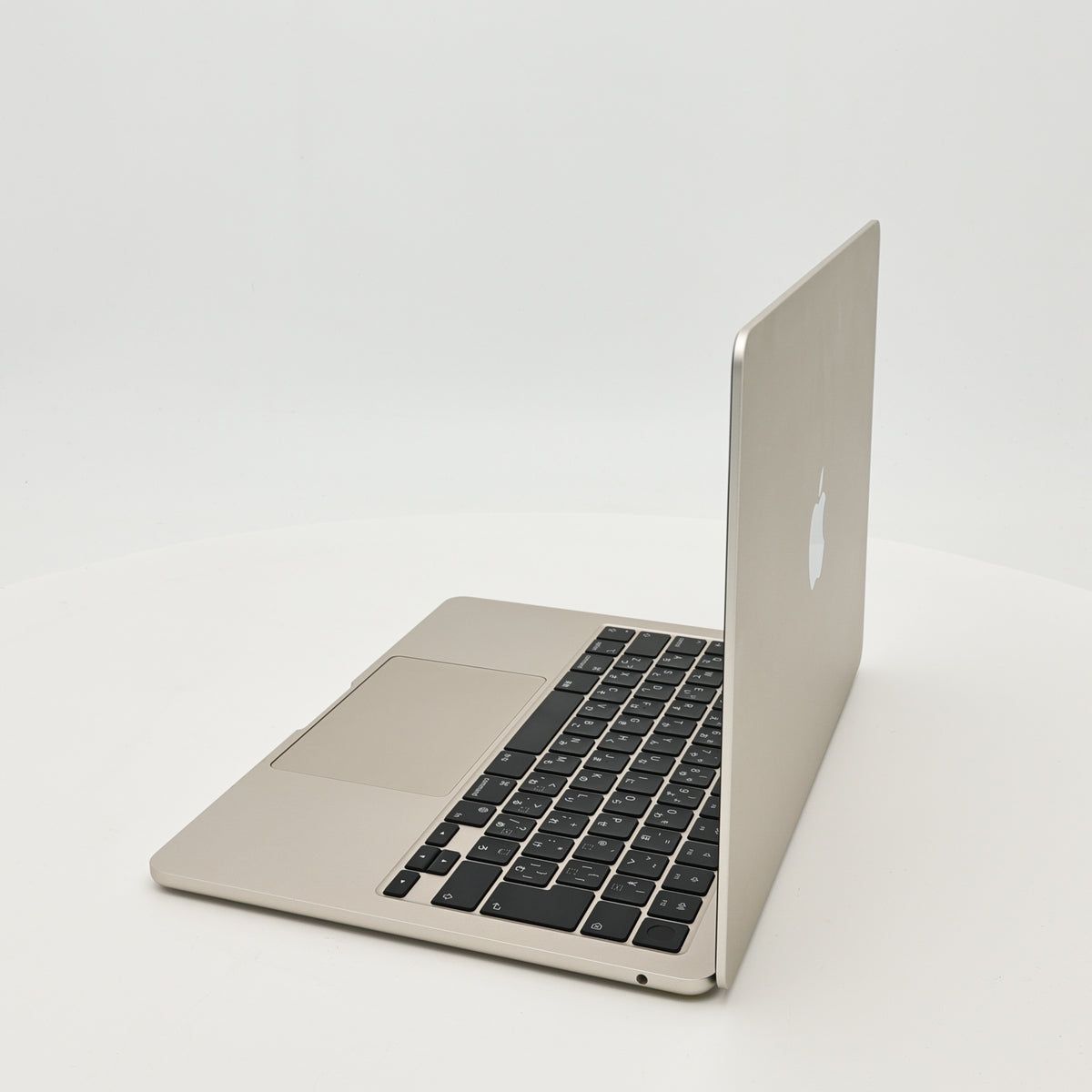 95新 Apple MacBook Air 22年 13寸 M2（8+8核） 8G RAM 256G SSD 星光色