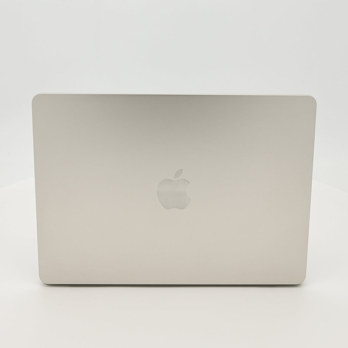 95新 Apple MacBook Air 22年 13寸 M2（8+8核） 8G RAM 256G SSD 星光色