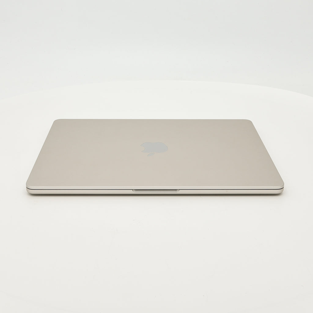 95新 Apple MacBook Air 22年 13寸 M2（8+8核） 8G RAM 256G SSD 星光色
