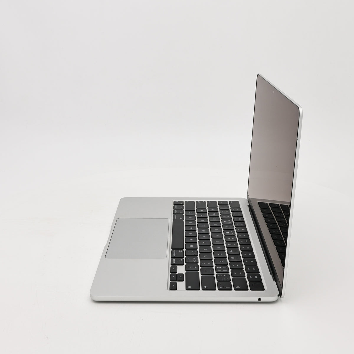 95新 Apple MacBook Air 24年 13寸 M3（8+10核） 8G RAM 512G SSD 銀色