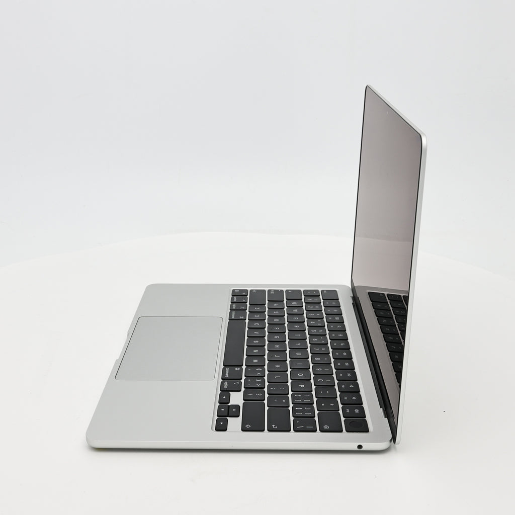 95新 Apple MacBook Air 22年 13寸 M2（8+8核） 8G RAM 256G SSD 銀色