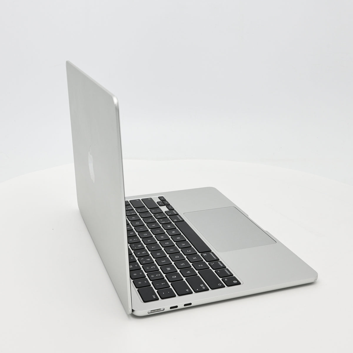95新 Apple MacBook Air 22年 13寸 M2（8+8核） 8G RAM 256G SSD 銀色