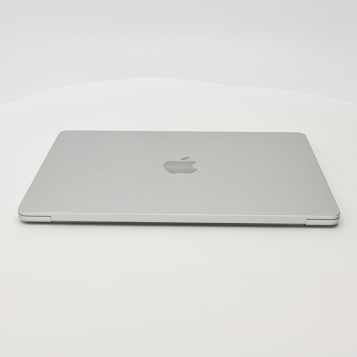 95新 Apple MacBook Air 22年 13寸 M2（8+8核） 8G RAM 256G SSD 銀色