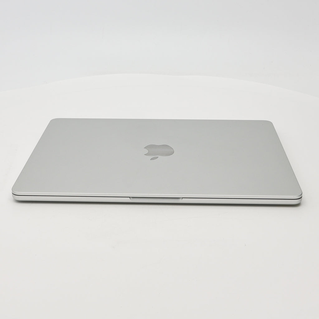 95新 Apple MacBook Air 22年 13寸 M2（8+8核） 8G RAM 256G SSD 銀色