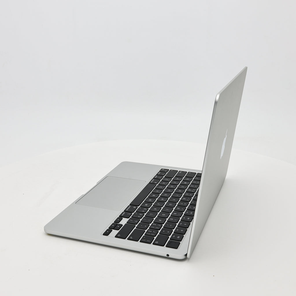 95新 Apple MacBook Air 22年 13寸 M2（8+8核） 8G RAM 256G SSD 銀色