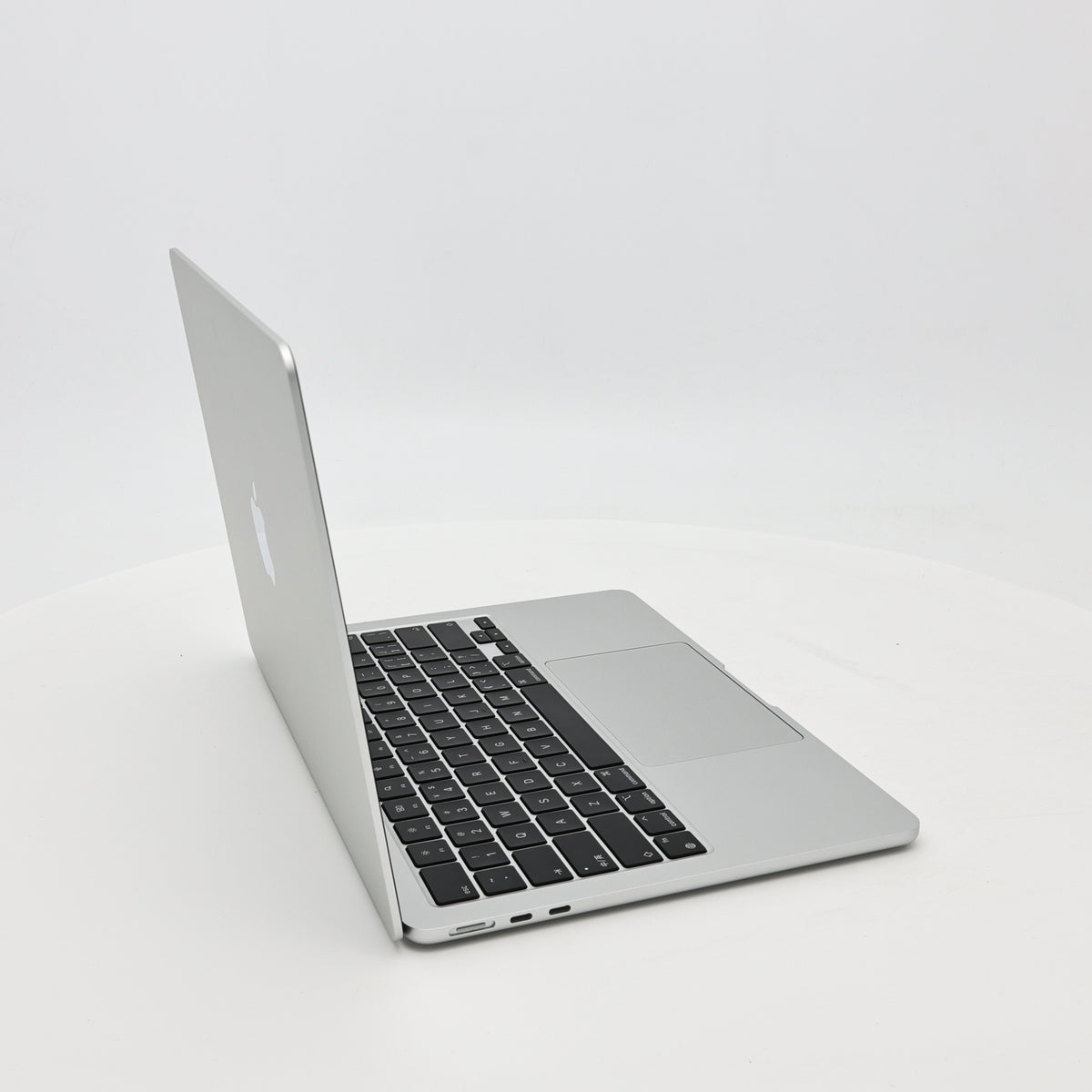 95新 Apple MacBook Air 22年 13寸 M2（8+8核） 8G RAM 256G SSD 銀色