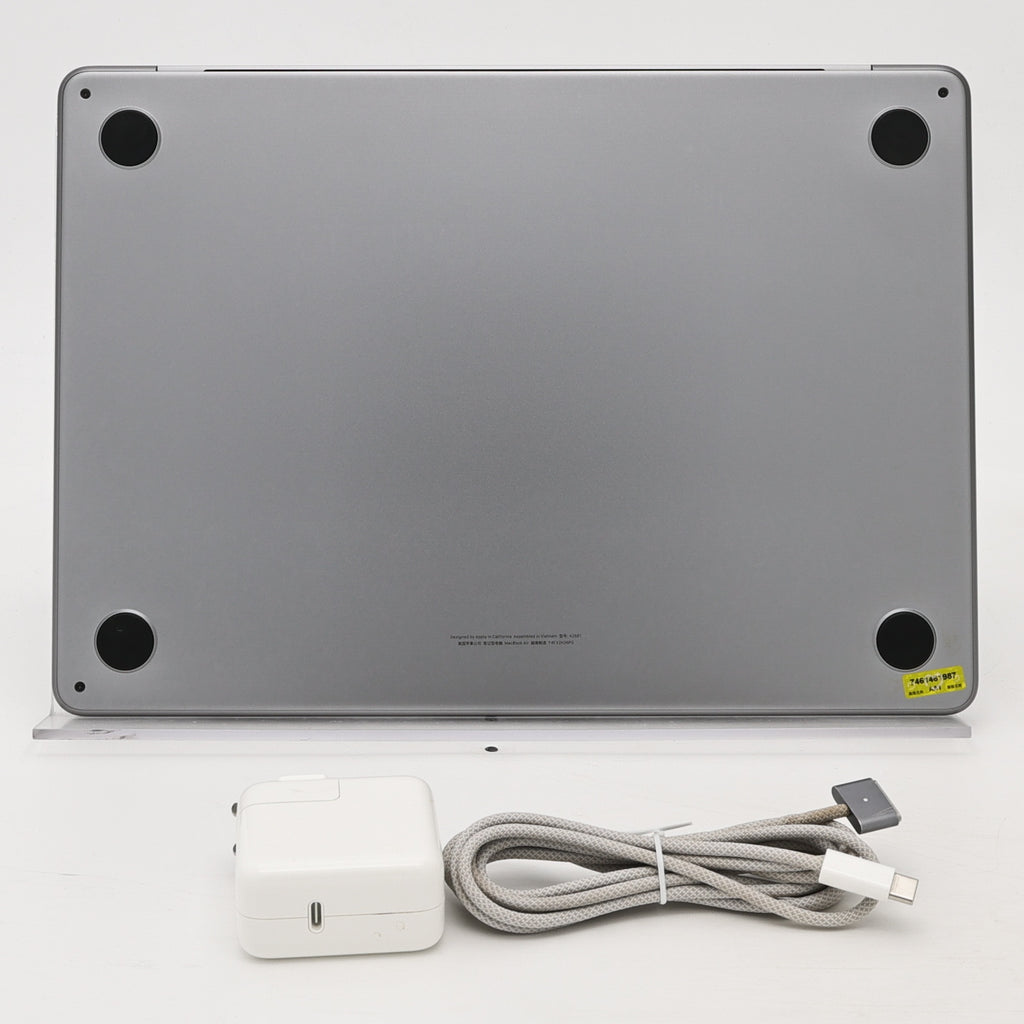 95新 Apple MacBook Air 22年 13寸 M2（8+8核） 16G RAM 256G SSD 深空灰色