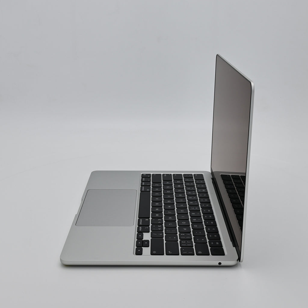 95新 Apple MacBook Air 22年 13寸 M2（8+8核） 8G RAM 256G SSD 銀色