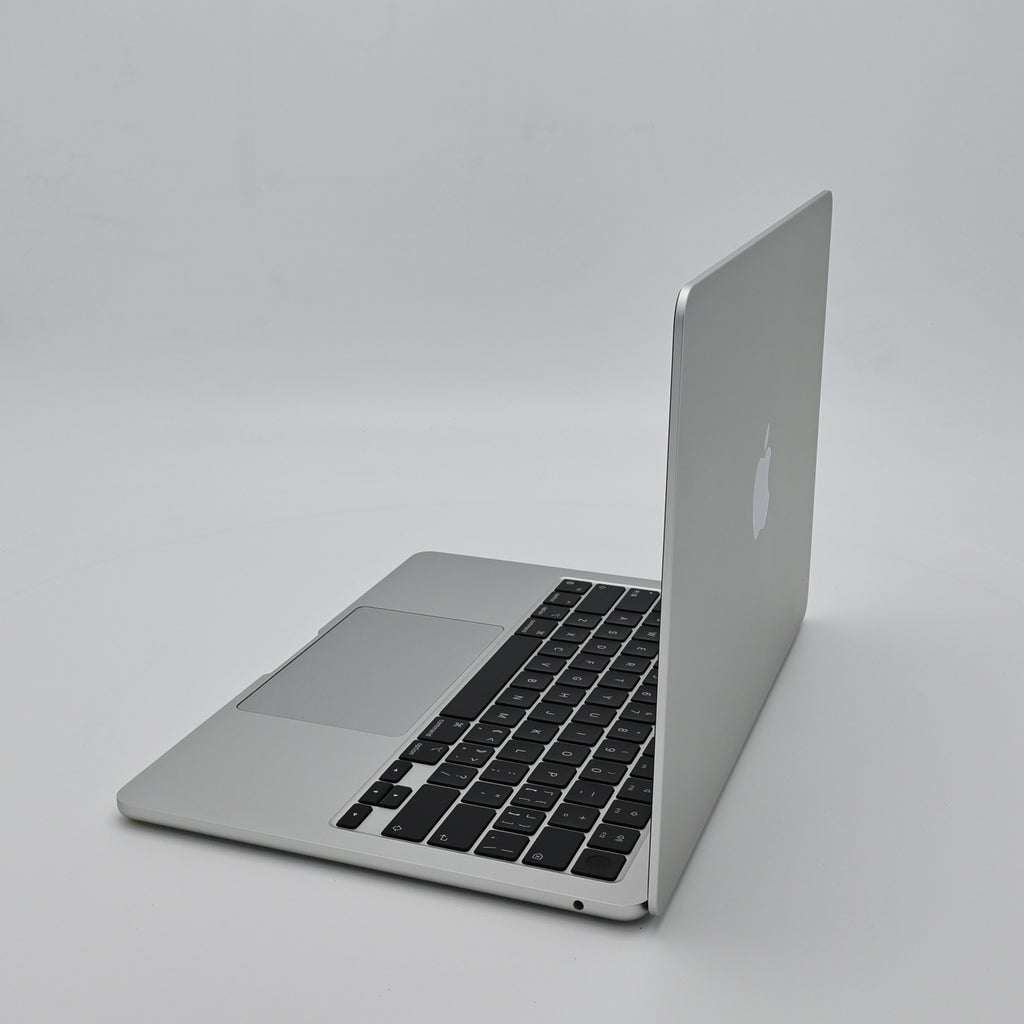 95新 Apple MacBook Air 22年 13寸 M2（8+8核） 8G RAM 256G SSD 銀色