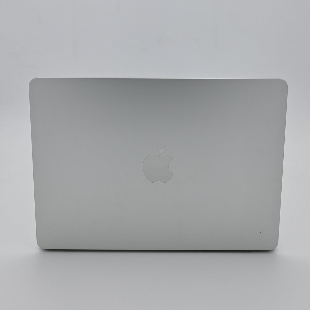 95新 Apple MacBook Air 22年 13寸 M2（8+8核） 8G RAM 256G SSD 銀色