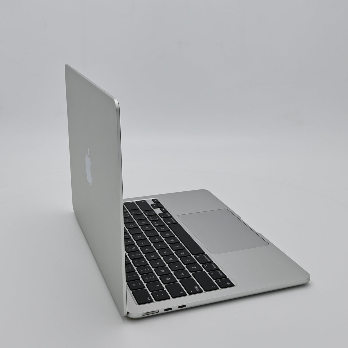95新 Apple MacBook Air 22年 13寸 M2（8+8核） 8G RAM 256G SSD 銀色