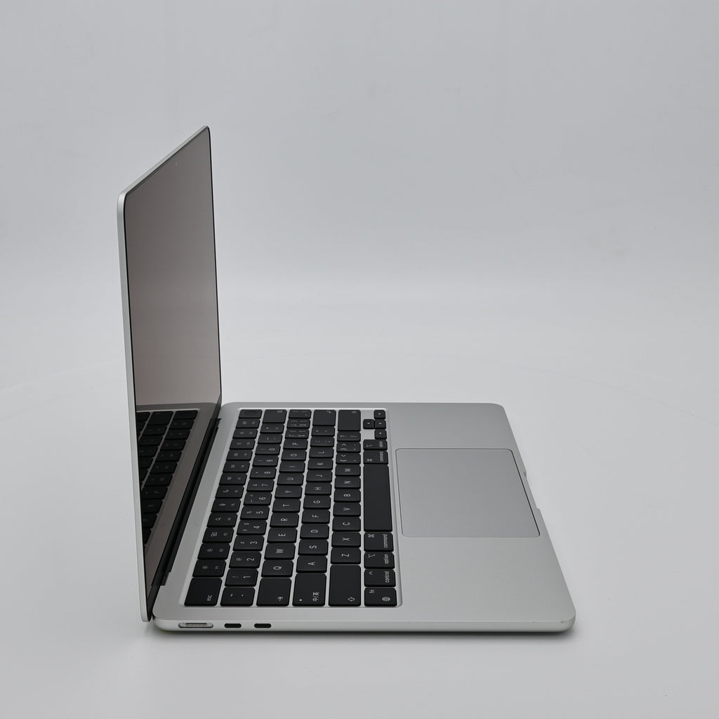 95新 Apple MacBook Air 22年 13寸 M2（8+8核） 8G RAM 256G SSD 銀色