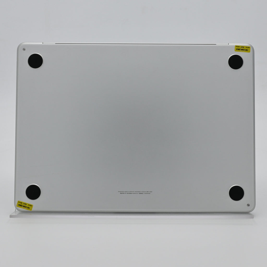 95新 Apple MacBook Air 22年 13寸 M2（8+8核） 8G RAM 256G SSD 銀色