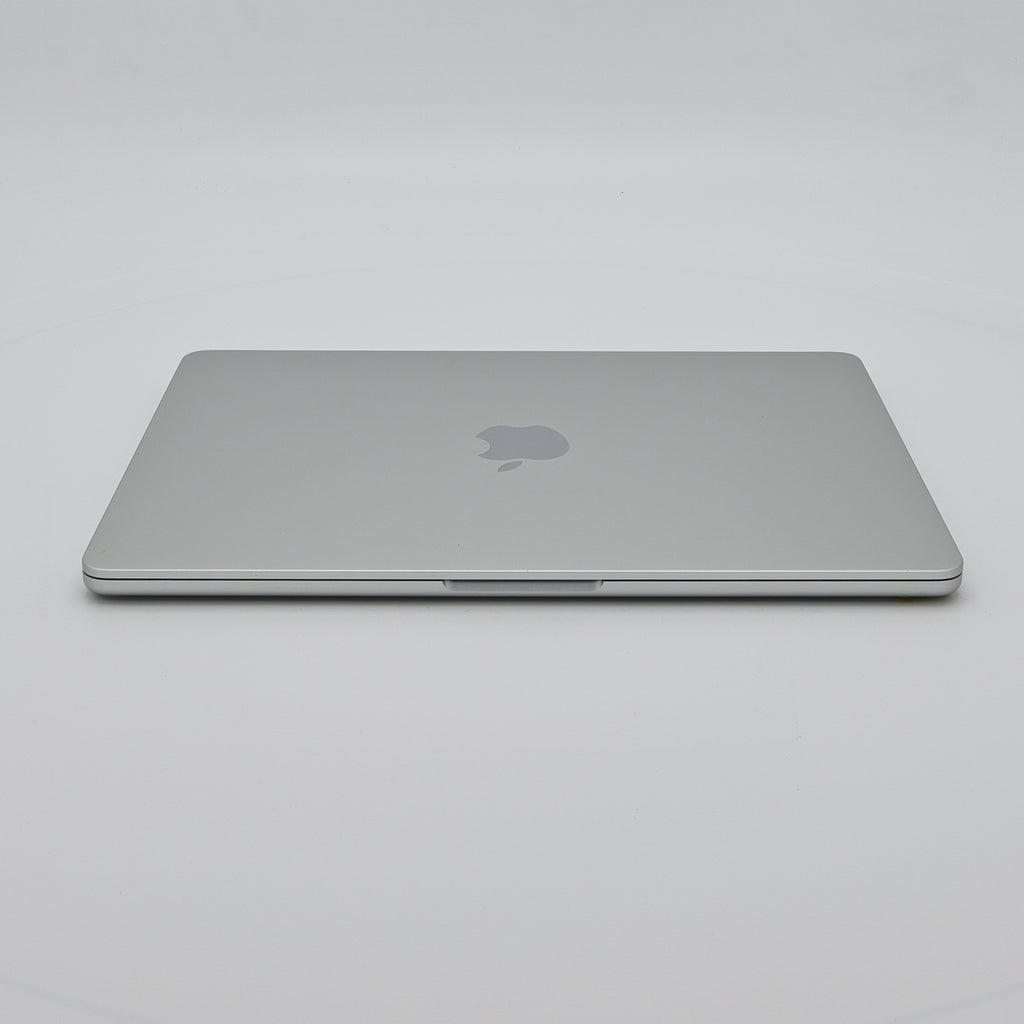95新 Apple MacBook Air 22年 13寸 M2（8+8核） 8G RAM 256G SSD 銀色