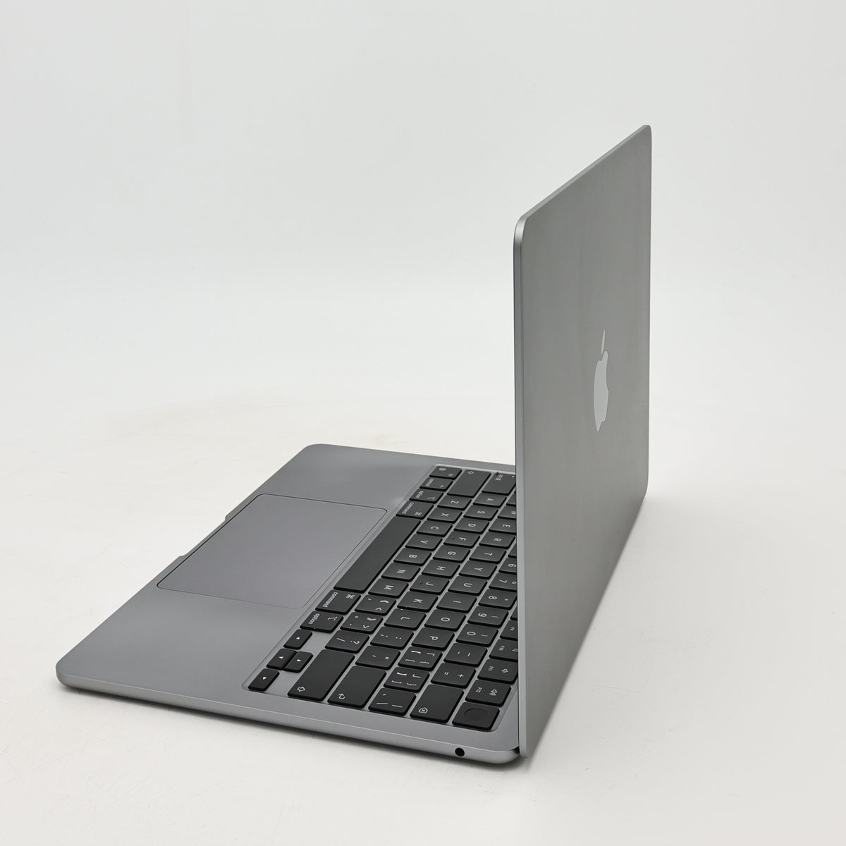 95新 Apple MacBook Air 22年 13寸 M2（8+8核） 8G RAM 256G SSD 深空灰色