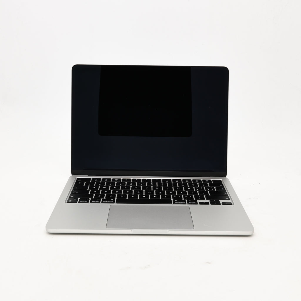 95新 Apple MacBook Air 22年 13寸 M2（8+8核） 8G RAM 256G SSD 銀色
