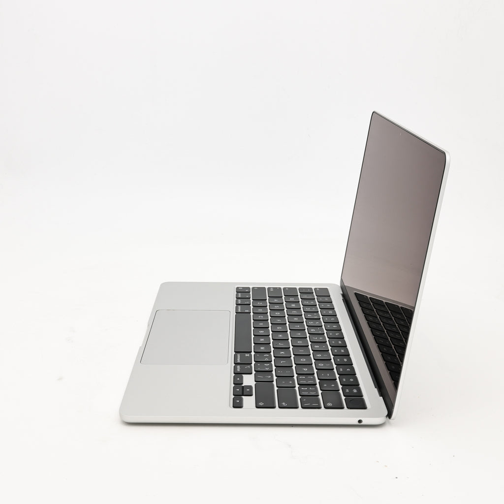 95新 Apple MacBook Air 22年 13寸 M2（8+8核） 8G RAM 256G SSD 銀色