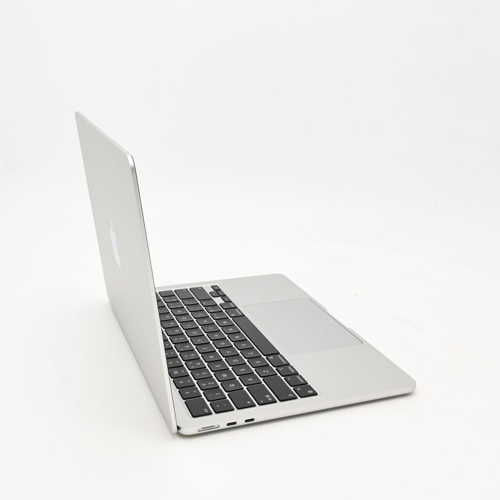 95新 Apple MacBook Air 22年 13寸 M2（8+8核） 8G RAM 256G SSD 銀色