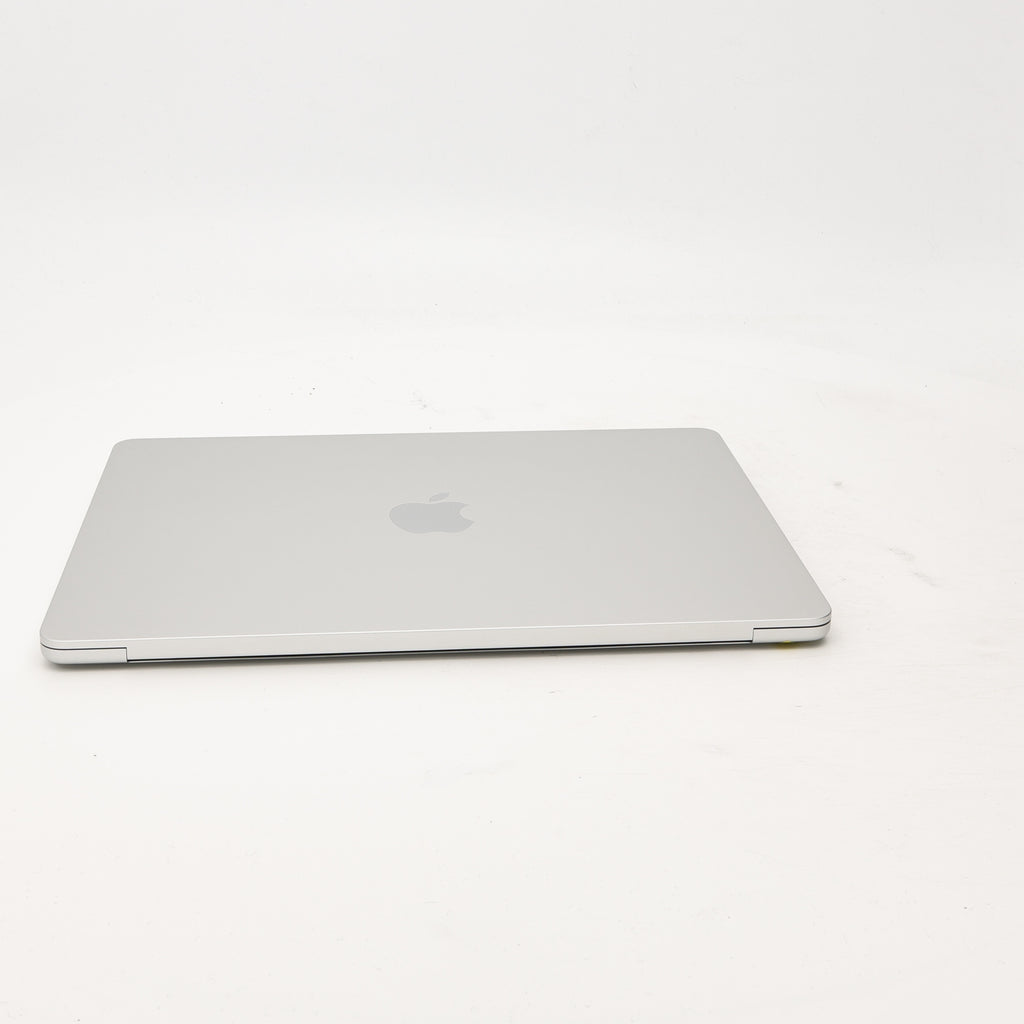 95新 Apple MacBook Air 22年 13寸 M2（8+8核） 8G RAM 256G SSD 銀色