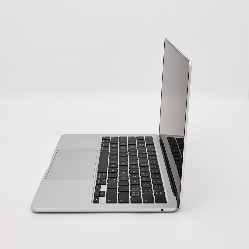 99新 Apple MacBook Air 22年 13寸 M2（8+8核） 8G RAM 256G SSD 銀色