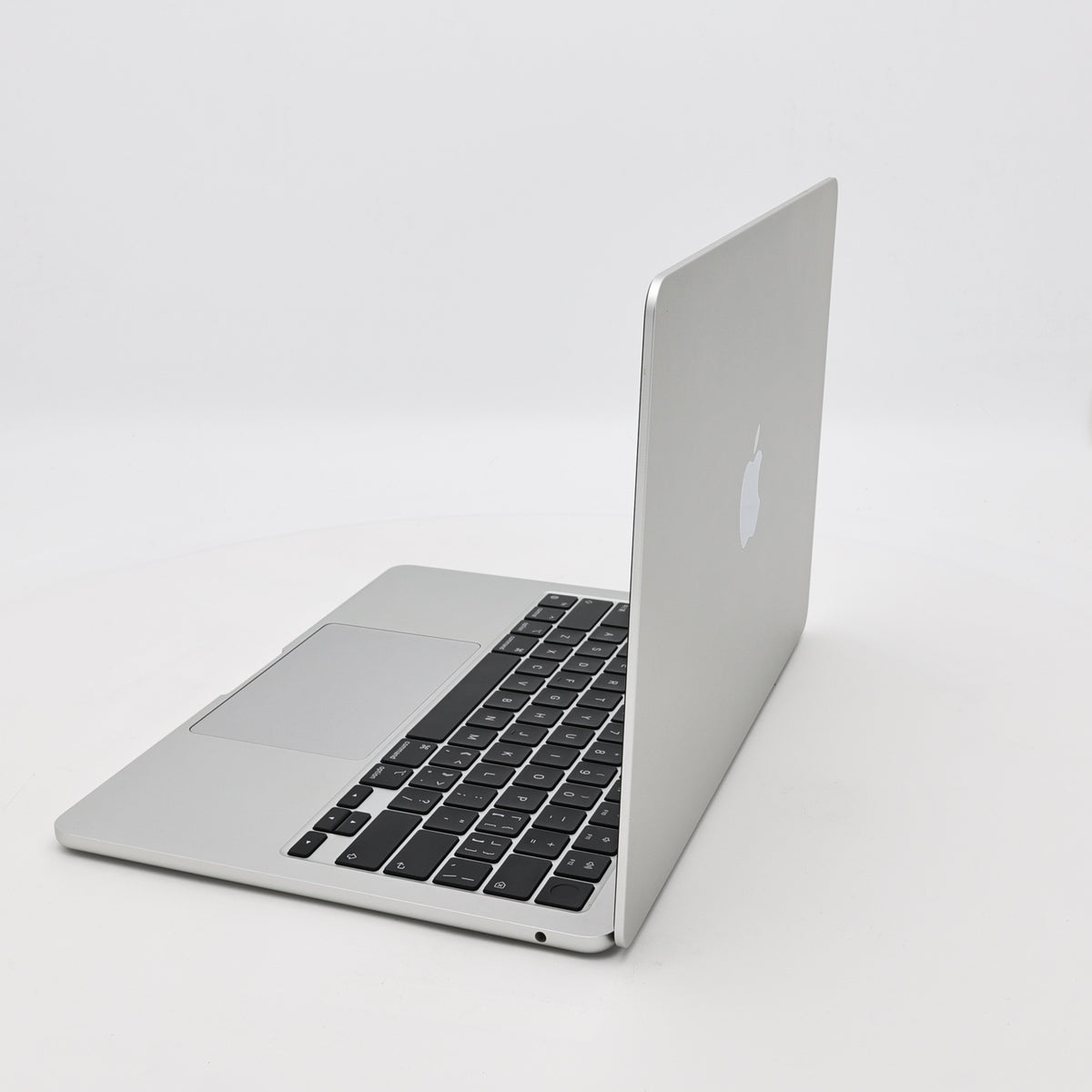 99新 Apple MacBook Air 22年 13寸 M2（8+8核） 8G RAM 256G SSD 銀色